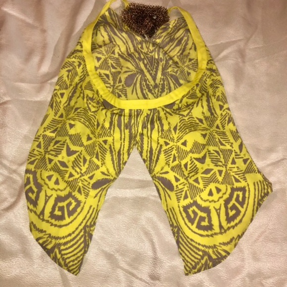 EUC Bebe chain neck yellow halter top blouse - Picture 8 of 9